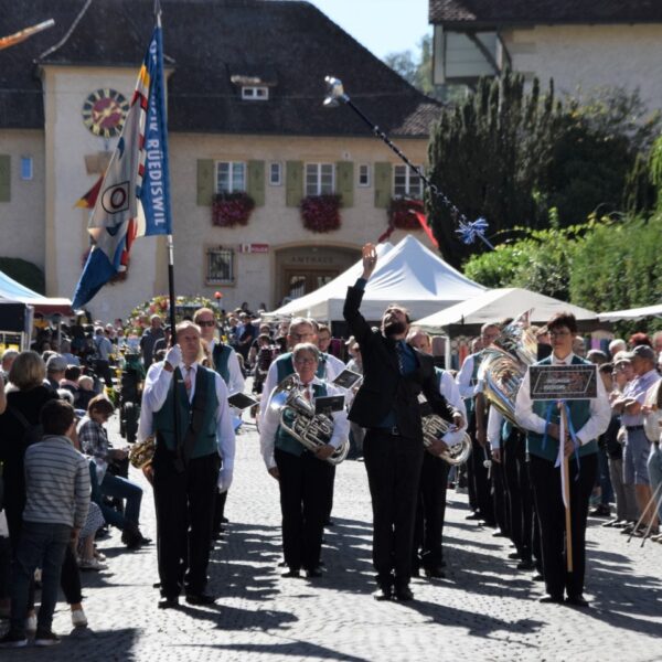 Die Ortsmusik Rüediswil begeisterte am Läset-Sunntig in Erlach 2019