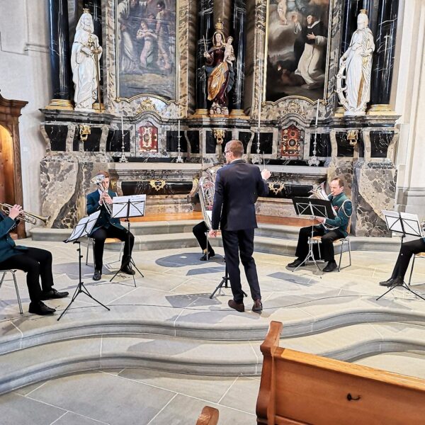 Getragene Melodien werden vom Brass-Quintett am Palmsonntag 2021 gespielt.