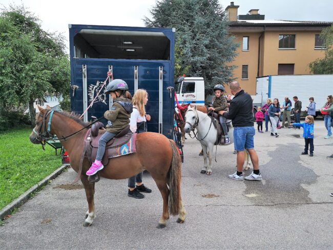 Pony-Reiten an der Kilbi Rüediswil