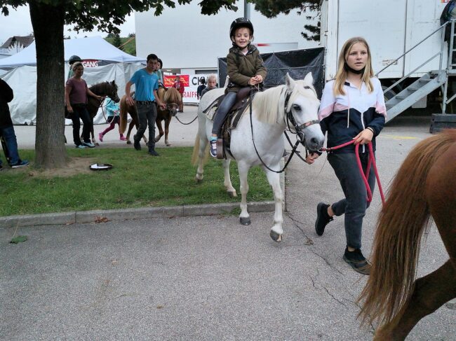 Pony-Reiten an der Kilbi Rüediswil