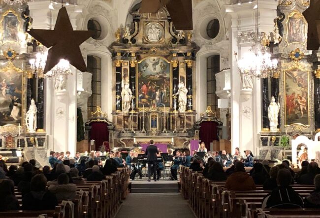 Weihnachtskonzert 2026. Bild vom Gaudete-Konzert 2021 der Ortsmusik in der Kirche Ruswil