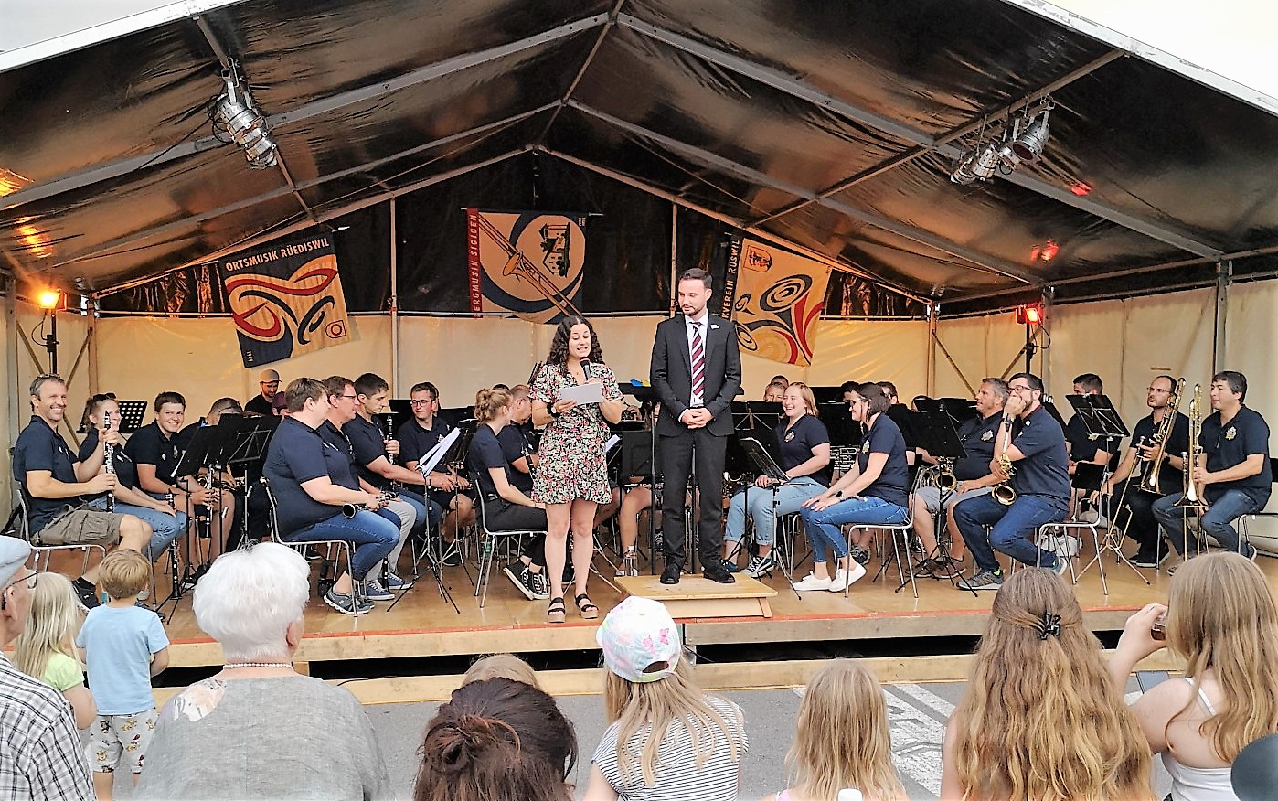 Anita von Rotz moderiert das Blasmusik Openair 2022