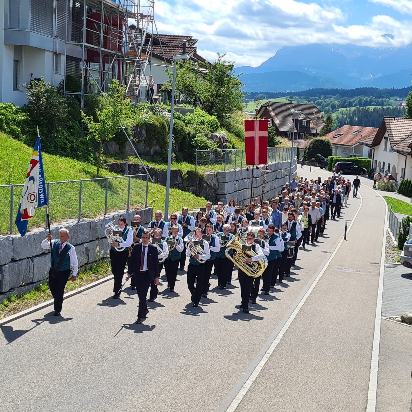 Auffahrtsprozession begleitet durch die Ortsmusik Rüediswil
