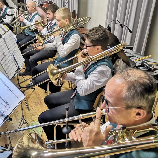 Posaunen und Trompeten in Aktion