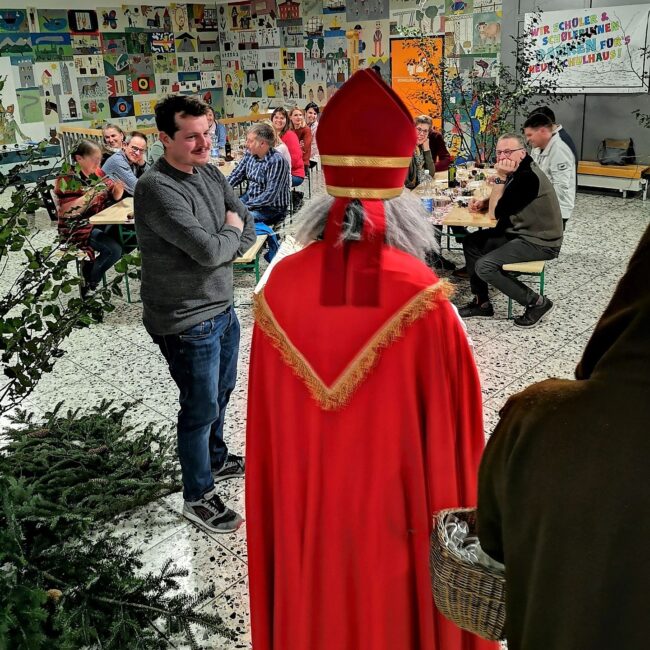 St. Niklaus bei der Ortsmusik Rüediswil