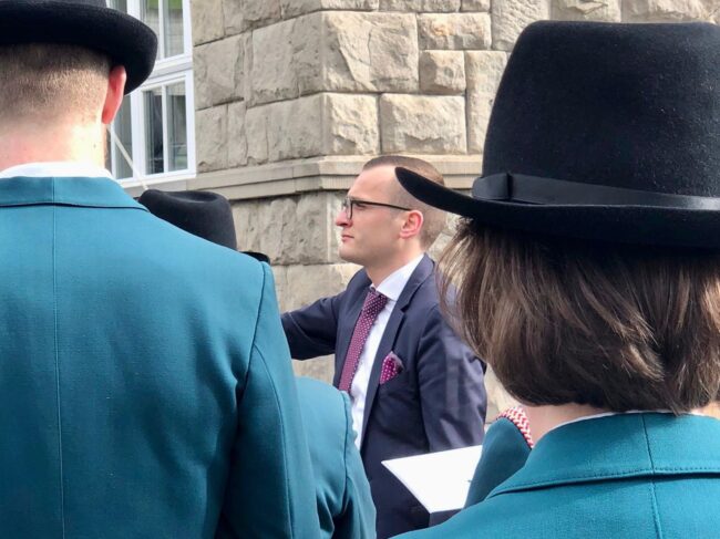 Patrick Hummel dirigiert die Ortsmusik Rüediswil am Palmsonntag 2023