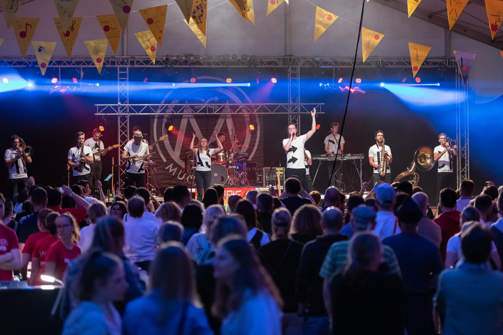 Volksrock am Rebstock die Party am Musiktag Ruswil