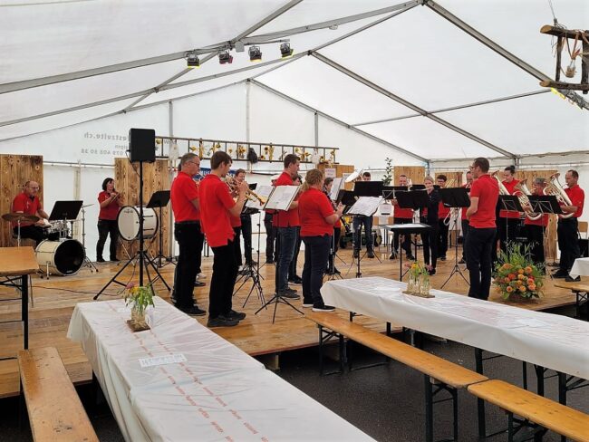 Kilbi Rüediswil: Ständli der Ortsmusik Rüediswil während des Apéros.