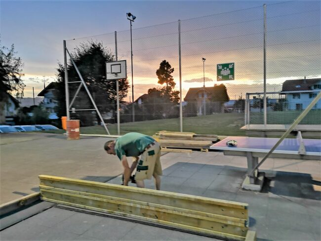 Aufstellen der Kilbi Rüediswil durch die Ortsmusik Rüediswil.