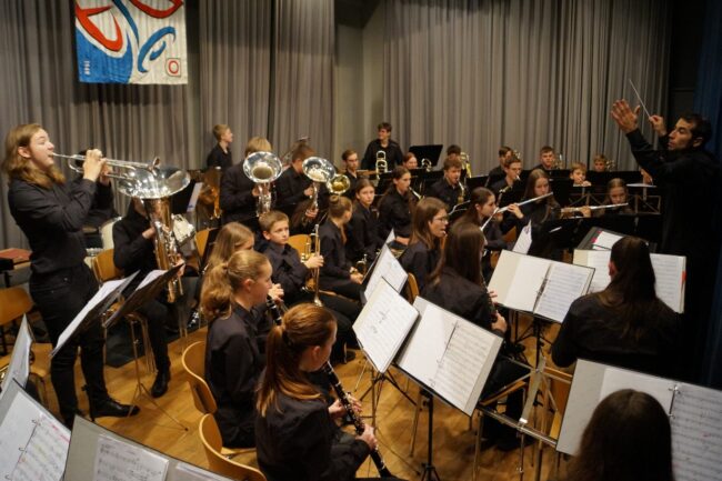 Bei der Konzerteröffnung der Ortsmusik Rüediswil wurden Schöne Solis von den Jungmusikanten dargeboten.