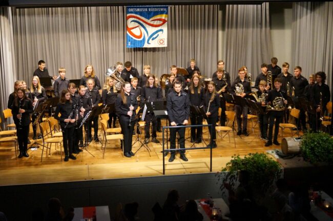 Die Jungmusik Rottal eröffnete das Jahreskonzert der Ortsmusik Rüediswil am Samstag 11. November 2023