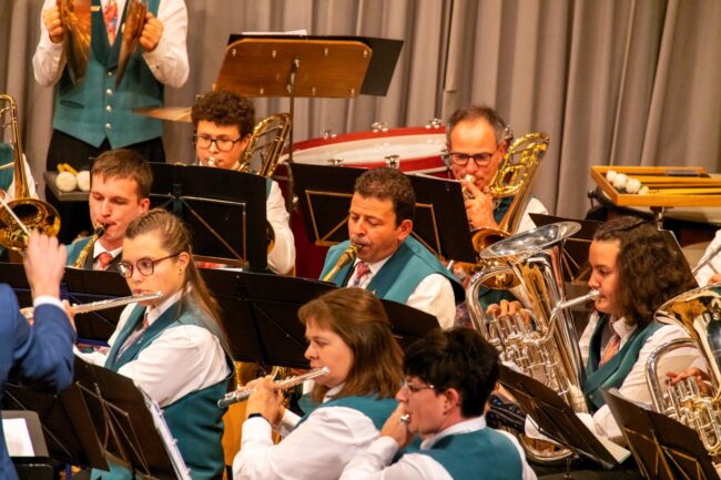 Konzentriertes Spiel am Konzert 2023 der OMR im Pfarreiheim Ruswil