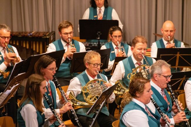"S'is äbe-n-e Mönsch of Ärde" wurde am Jahreskonzert der Ortsmusik Rüdiswil gespielt