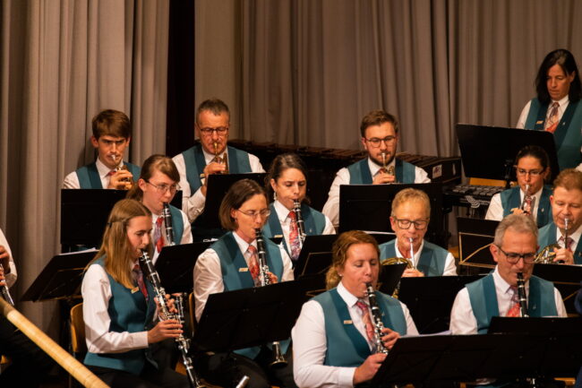 Klarinetten und Trompeten am Jahreskonzert 2023 der Ortsmusik Rüediswil
