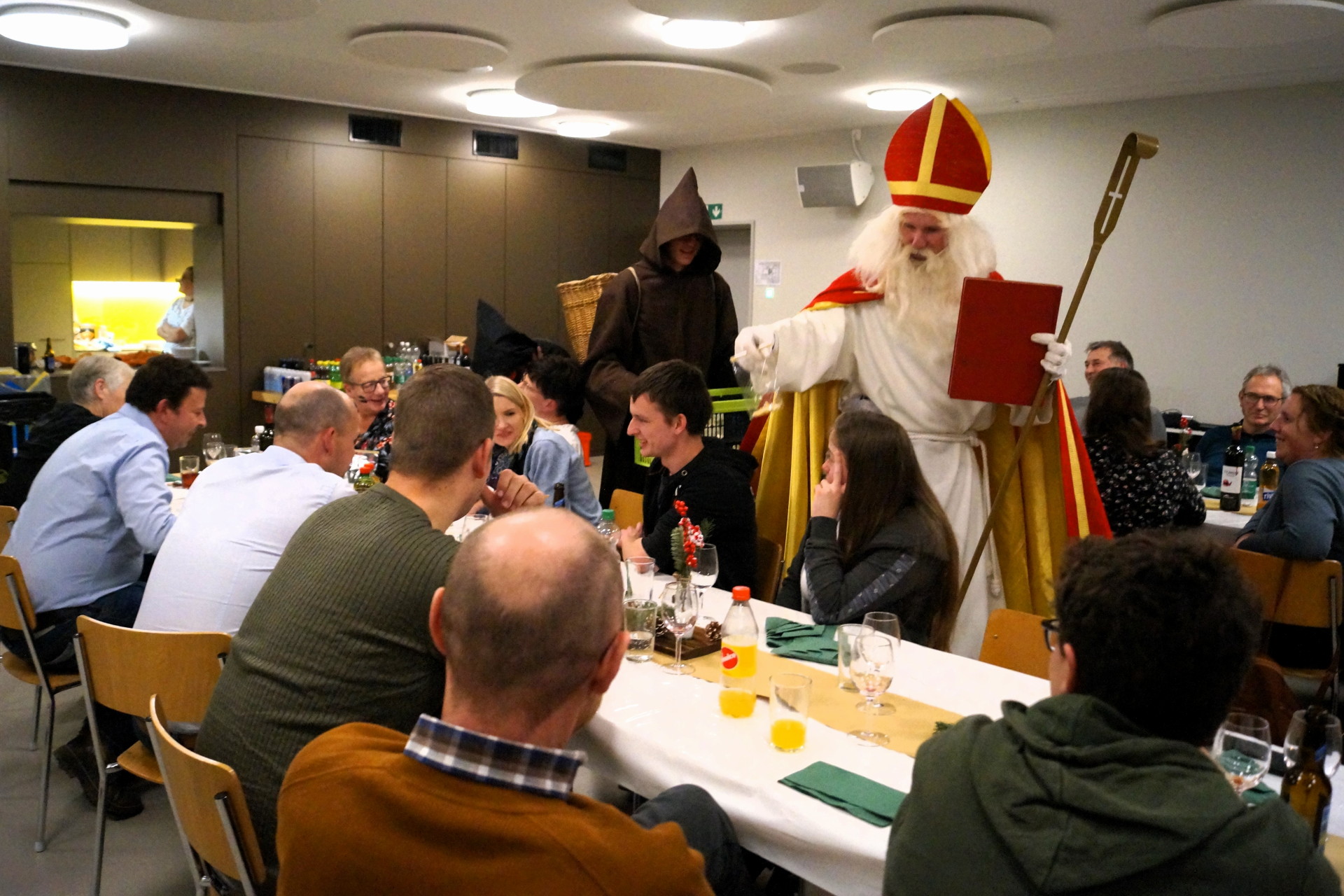 Chlaushöck der Ortsmusik Rüediswil 2023 im Schulhaus Rüediswil, St. Niklaus