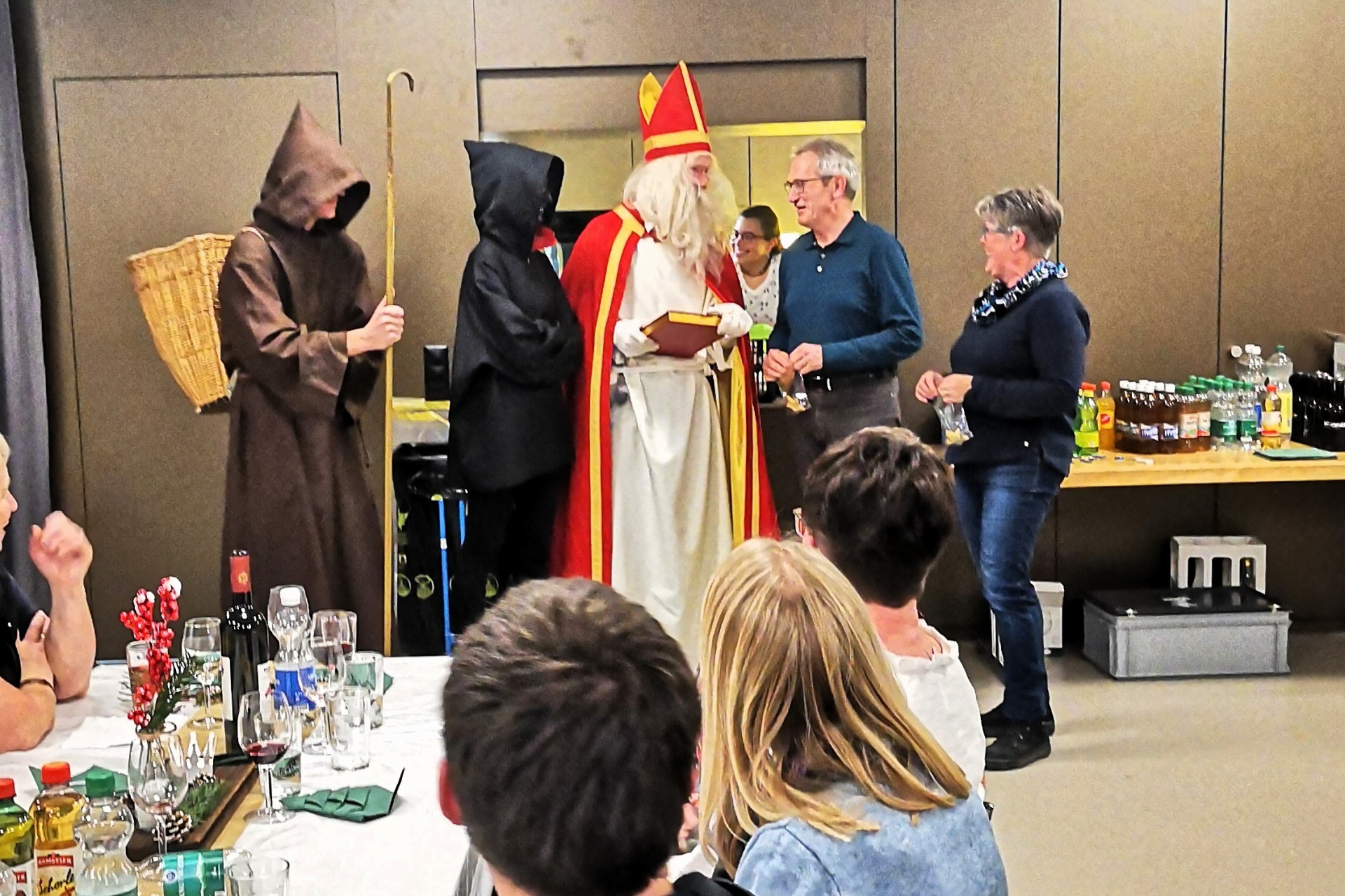 Chlaushöck der Ortsmusik Rüediswil 2023 im Schulhaus Rüediswil, St. Niklaus