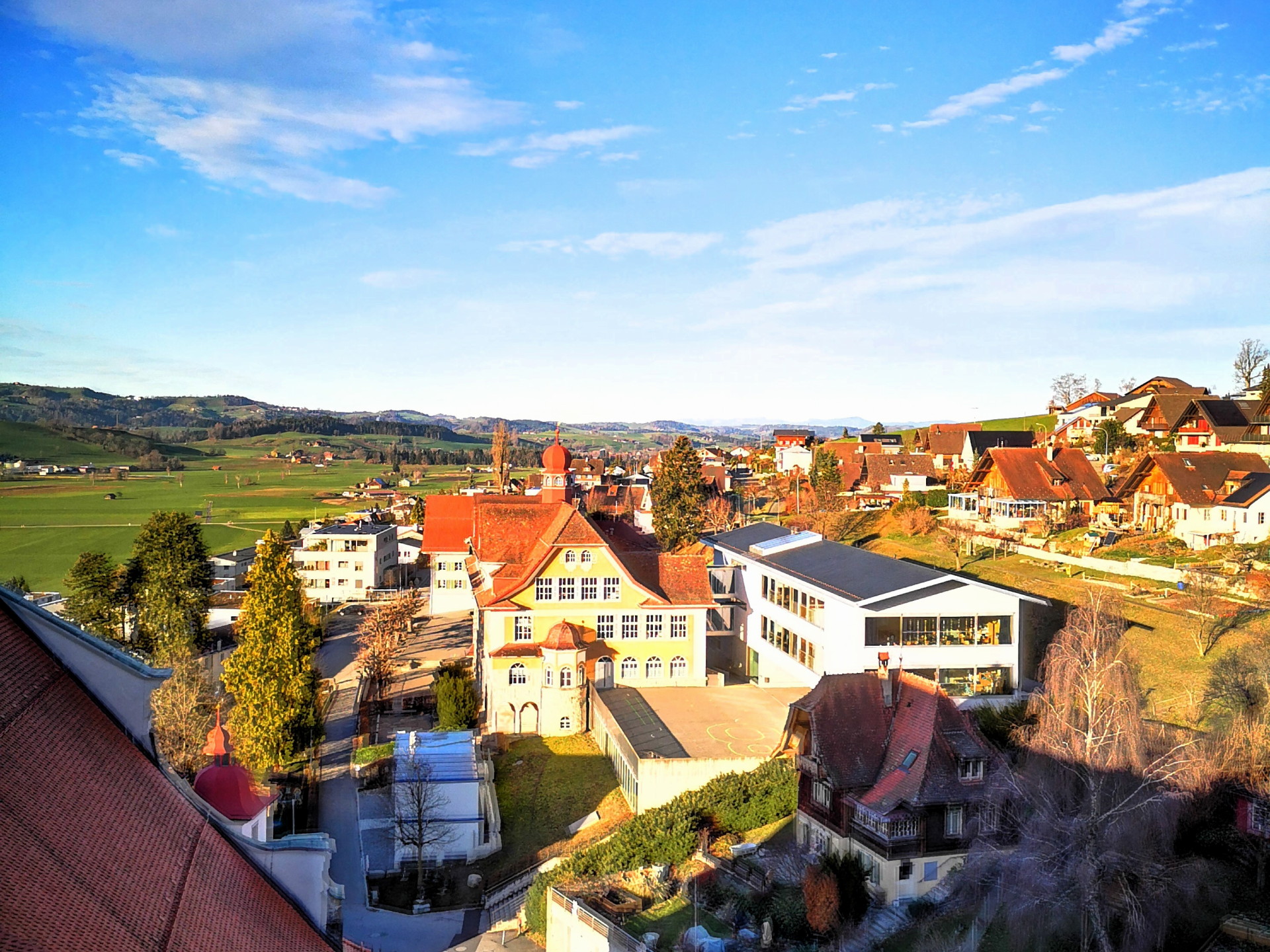 Kirche Ruswil, herrliche Aussicht vom Kirchturm Ruswil gegen Osten. Dies erleben die Turmbläser der Ortsmusik Rüediswil.
