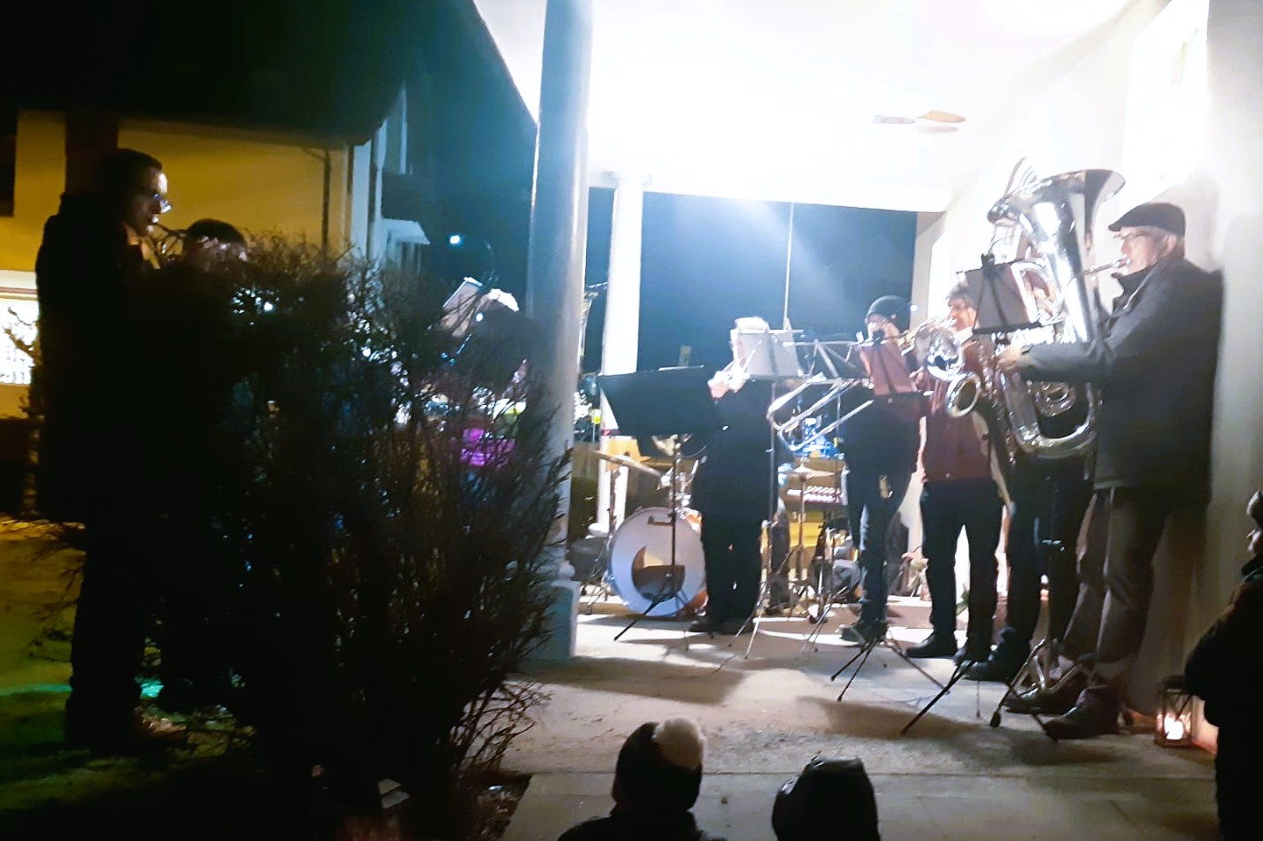 Weihnachtszauber der Ortsgemeinschaft Rüediswil mit einer Kleinformation der Ortsmusik