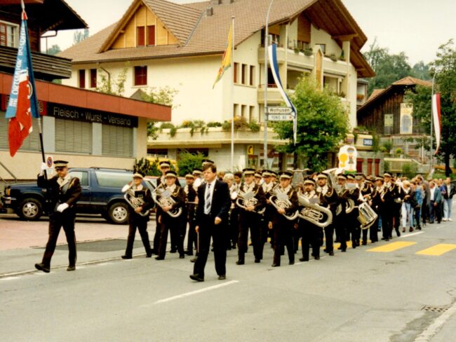 1993 weihte die Ortsmusik Rüediswil die zweite Uniform ein. OMR mit alter Uniform