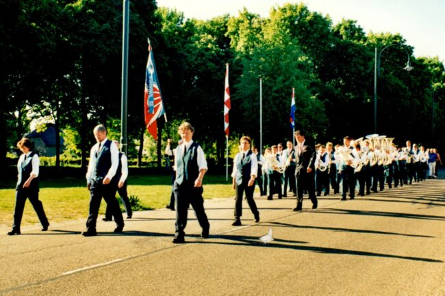 Im Jahr 2001 reiste die Ortsmusik Rüediswil zum befreundeten Musikverein Amicicia in den Hout (NL).