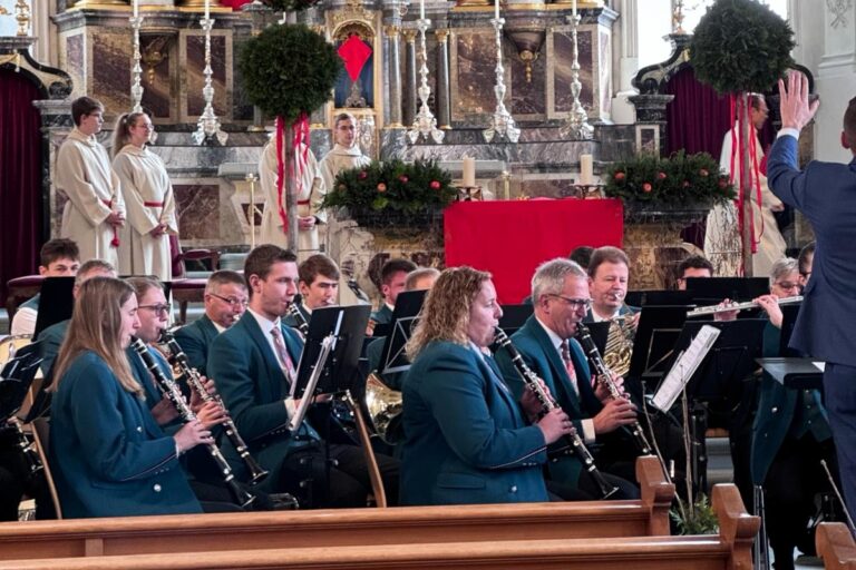 Begleitung der Palmsonntagsmesse durch die Ortsmusik Rüediswil in der Kirche Ruswil