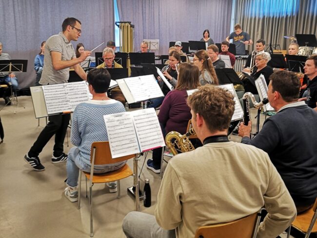 Die Ortsmusik Rüediswil probt für den Luzerner Kantonal Musiktag Wolhusen