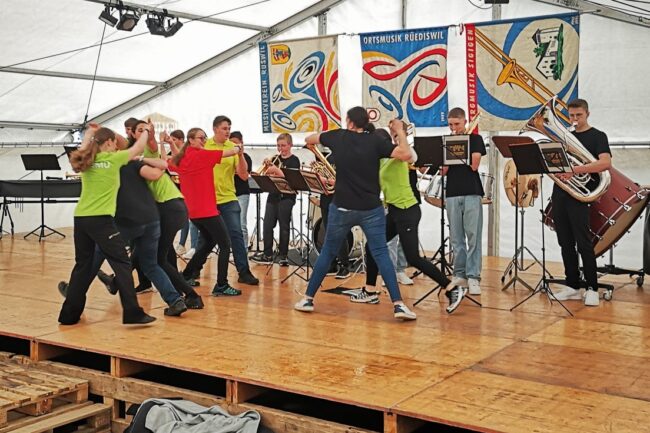 Am 22. Juni 2024 fand in Ruswil das zweite Blasmusik Openair statt. Auf dem Bild sind die Gruppe Tätsch Päng die zweiten.