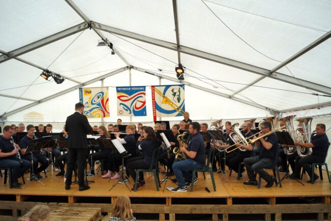 Am 22. Juni 2024 fand in Ruswil auf dem Märtplatz das zweite Blasmusik OpenAir statt. Bekannte Melodien gespielt von der Bergmusik Sigigen.