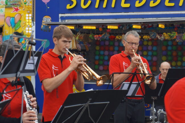Die OMR spielte zum Apéro an der Chilbi Rüediswil 2024