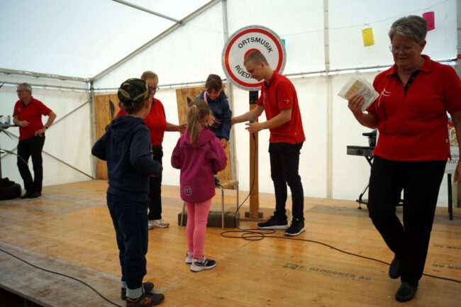 Mit etwas Glück konnte man sich das Dessert beim Lebkuchendrehen erspielen.