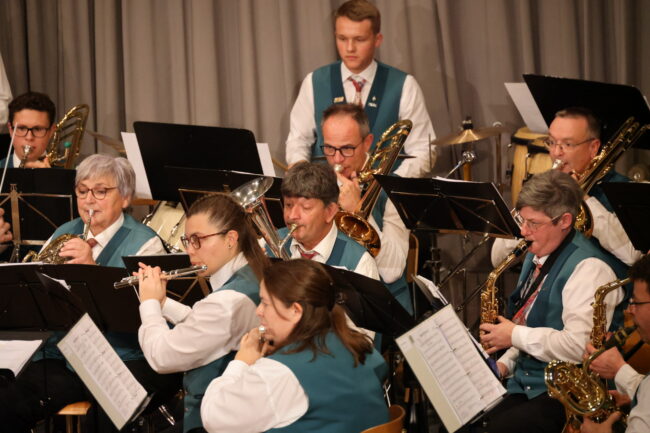 Mit einer Radiosendung wurde das 75 Jahr-Jubiläum Ortsmusik Rüediswil am Konzert 2024 gefeiert.