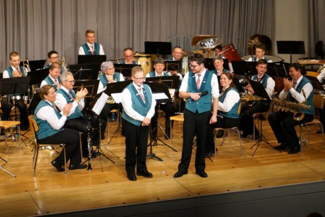 Seit 50 Jahren ist Marianne Wermelinger Mitglied der Ortsmusik Rüediswil und wurde von Lukas Bieri würdig verdankt und geehrt.