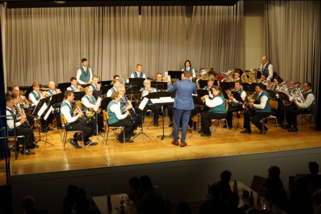 Die Ortsmusik Rüediswil trug ihr Konzert 2024 unter der Leitung von Patrick Hummel vor.