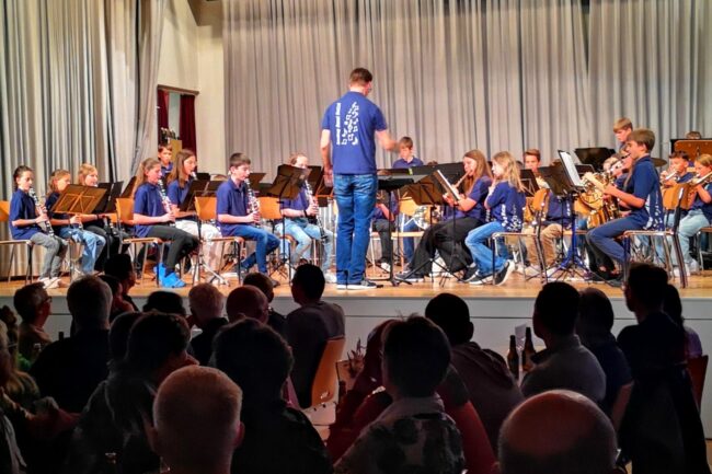 Smiling Band Rottal eröffnet das Jahreskonzert vom Samstag, 9. November 24 der Ortsmusik Rüediswil