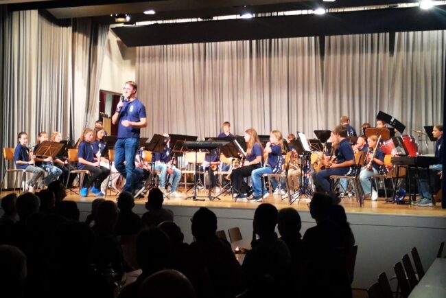 Smiling Band Rottal eröffnet das Jahreskonzert 2024 der Ortsmusik Rüediswil