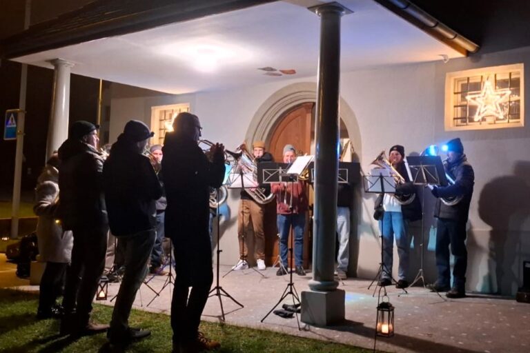 Weihnachtszauber 2024 mit Kleinformation der Ortsmusik Rüediswil