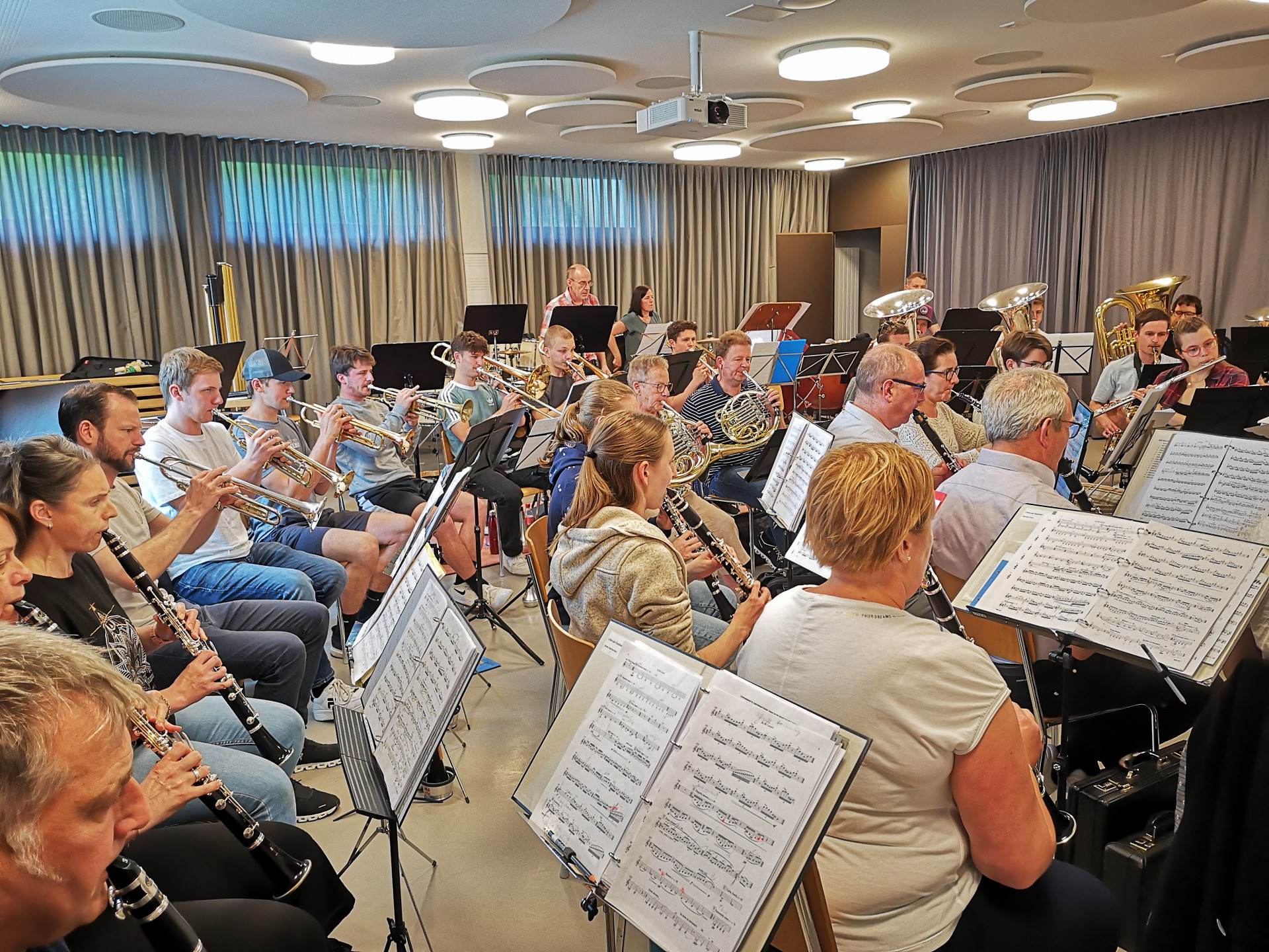 Probe der Ortsmusik Rüediswil an Auffahrt im Schulhaus Rüediswil.
