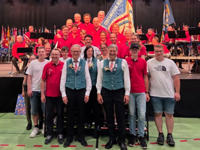 Eine Delegation von 25 Mitgliedern und Angehörigen begleitete unsere Jubilare an die Veteranenehrung in Sursee.