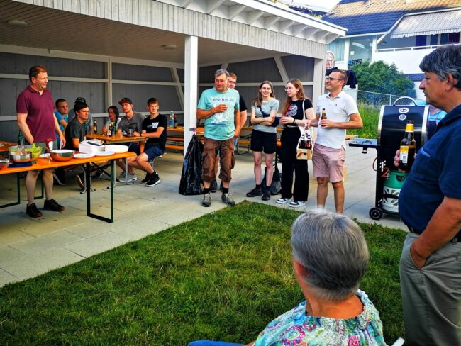 Die Ortsmusik Rüediswil bedankte sich beim Dirigenten Patrick Hummel für die Gastfreundschaft.