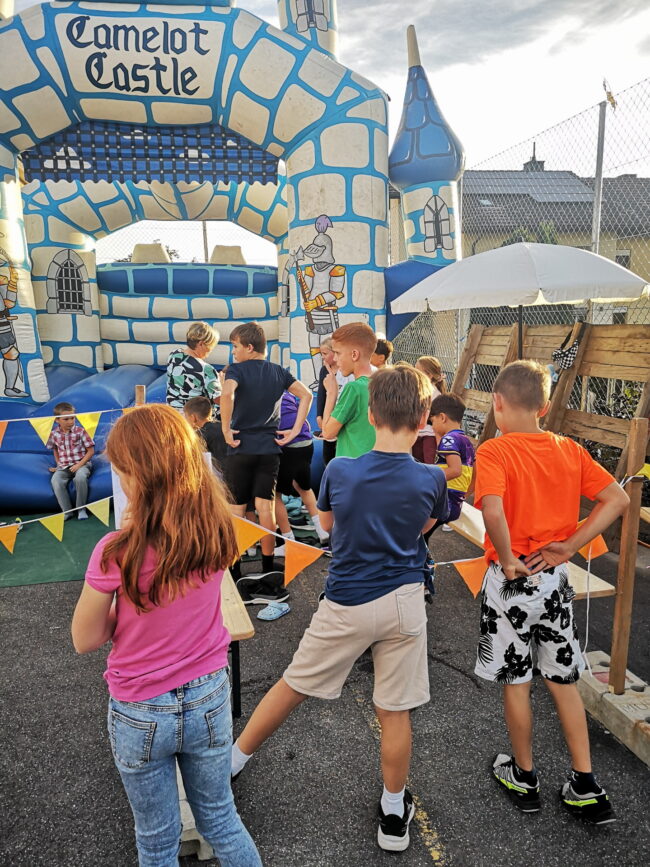 Die Kinder konnten sich gratis auf der Hüpfburg an der Kilbi in Rüediswil vergnügen.