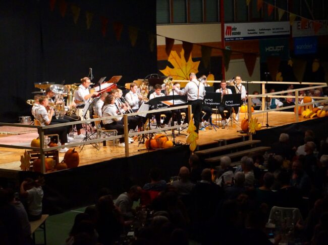 Die Burgspatzen aus Grosswangen entführten das Publikum charmant in die Welt der böhmisch-mährischen Musik.