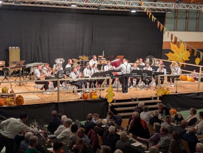 Burgspatzen Grosswangen am Herbstfest der Blasmusik.