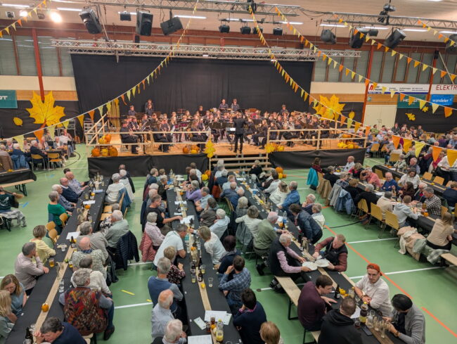 Über 50 Jugendliche der Jungmusik Rottal traten am Konzert der Ortsmusik auf