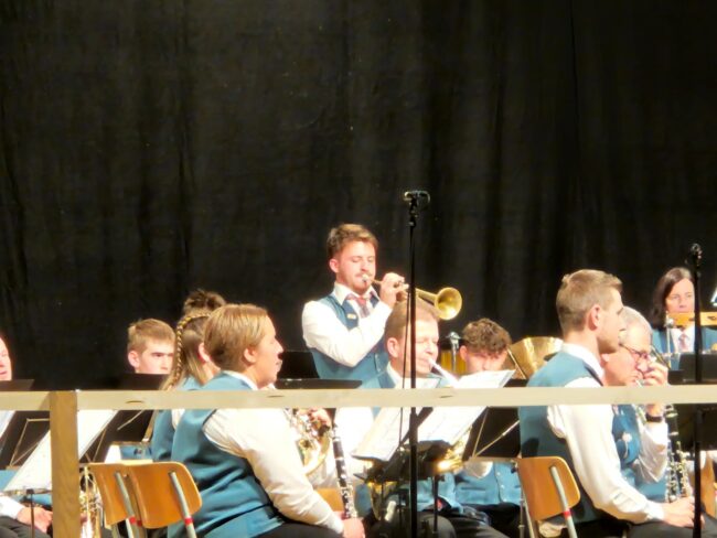 Hubert Stäger glänzte gleich mit mehreren Solis am Jahreskonzert 2025 der Ortsmusik Rüediswil.