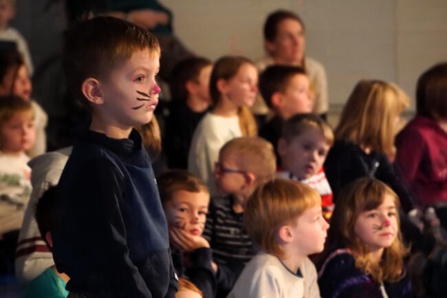 Die Ortsmusik Rüediswil führte am 6. Dezember 2025 in der Turnhalle Rüediswil ein Kinder- und Familienkonzert auf.