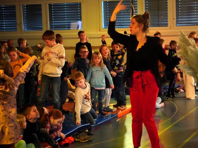 Die Ortsmusik Rüediswil führte am 6. Dezember 2025 in der Turnhalle Rüediswil das Kinder- und Familienkonzert "Die Musikmäuse helfen den Bienen" auf.