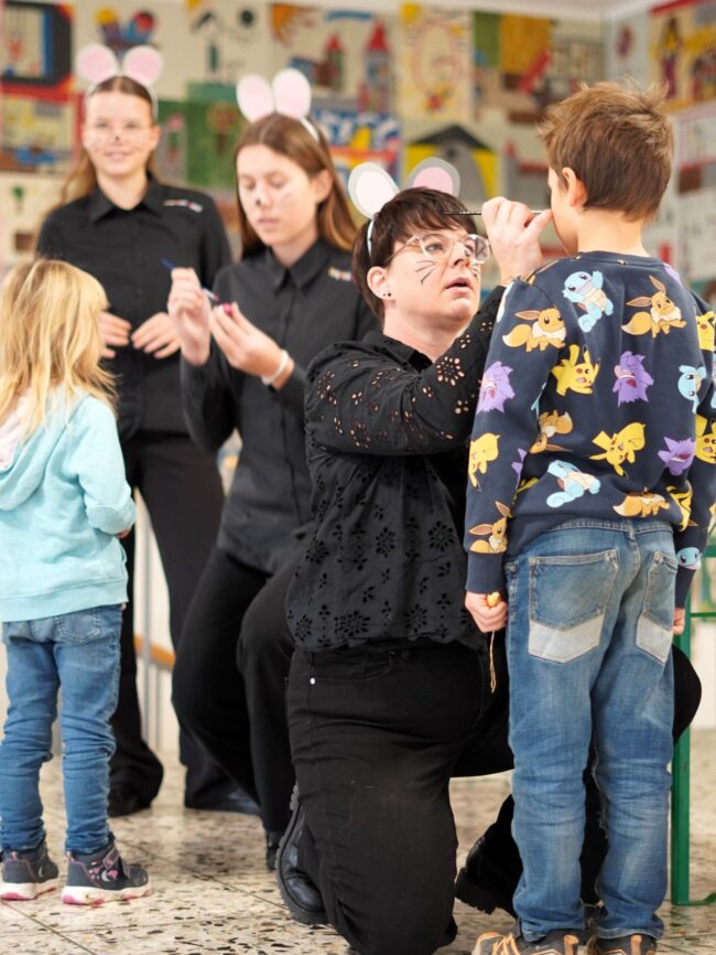 Alle Kinder konnten sich vor dem Kinder- und Familienkonzert schminken lassen.